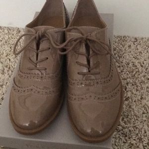 Franco Sarto leather beige lace shoes size 8